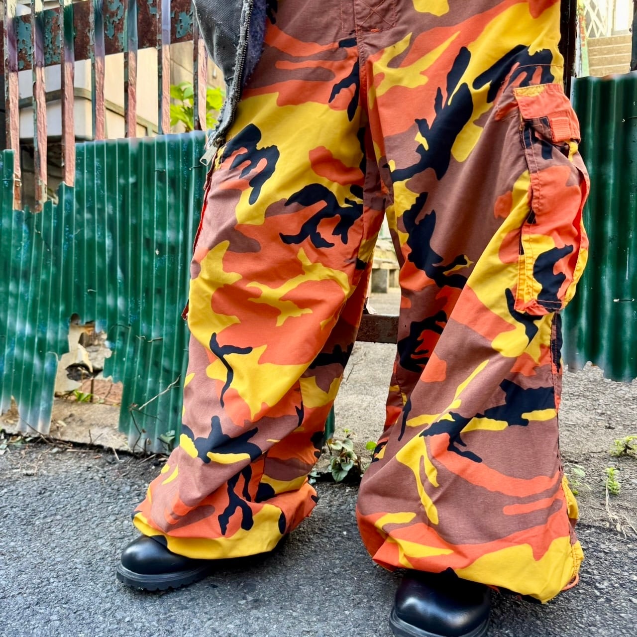 MACGEAR- 00's camouflage design reversible wide cargo pants | ROOT