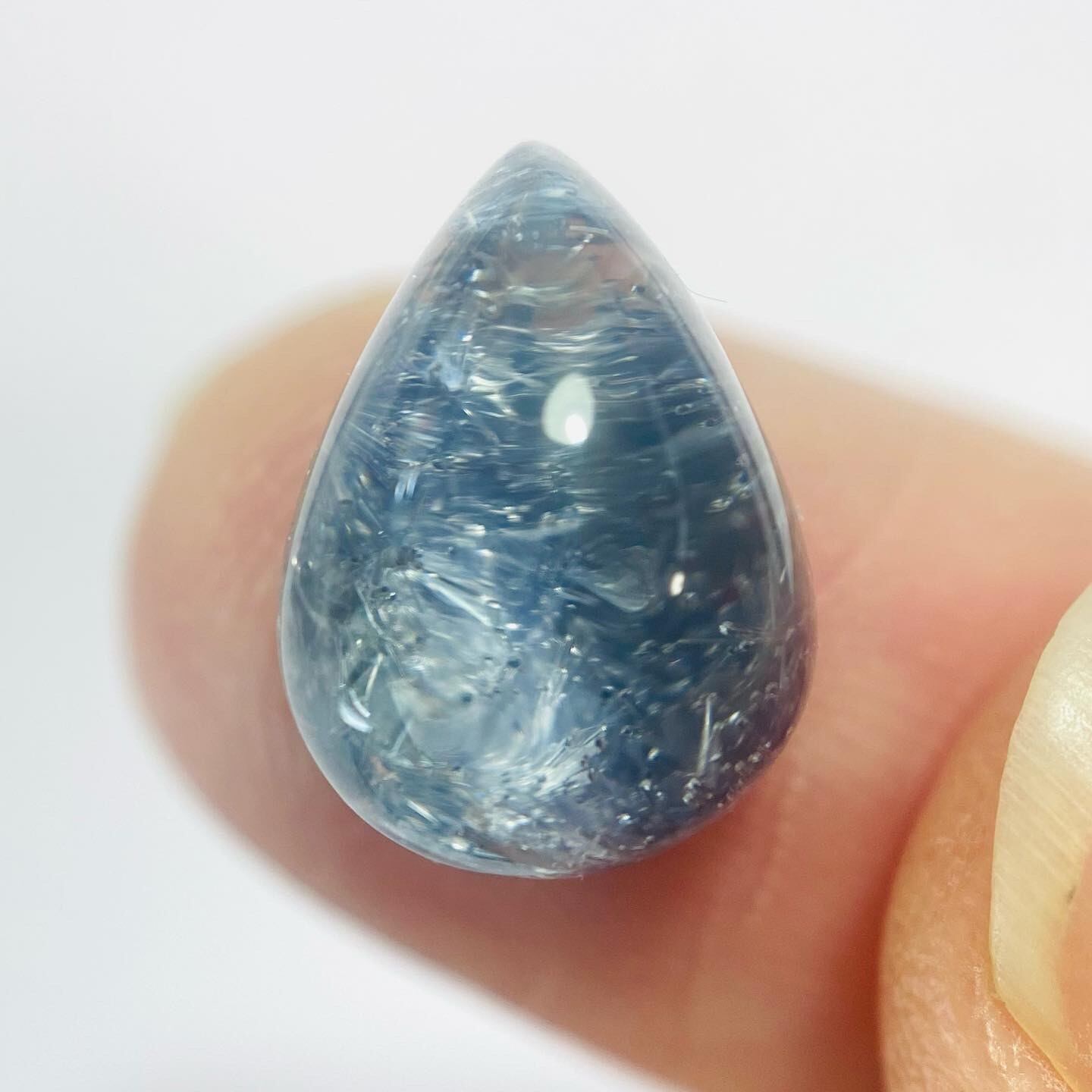 舞う　デュモルチェライトインクオーツ