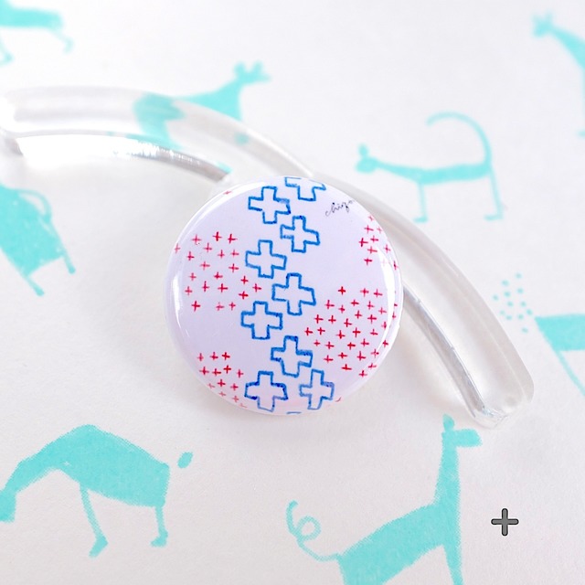 【CHIQON】ROUND  缶バッチ「+」