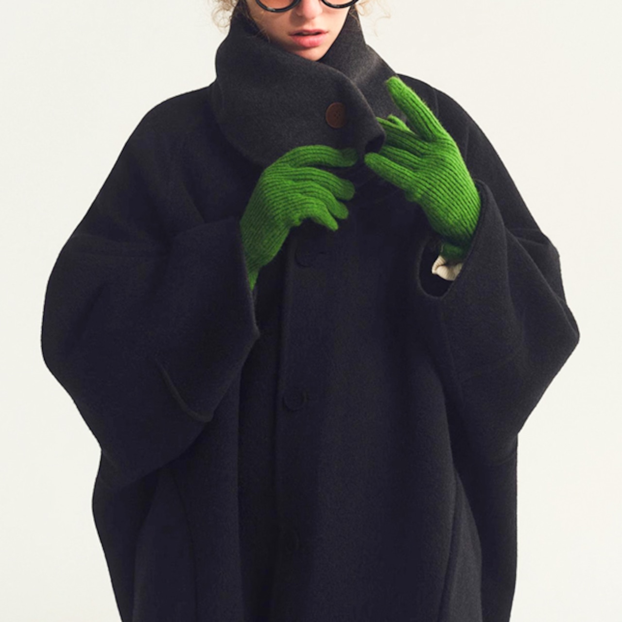 影と光をまとうリバーシブルコート 《P0297》