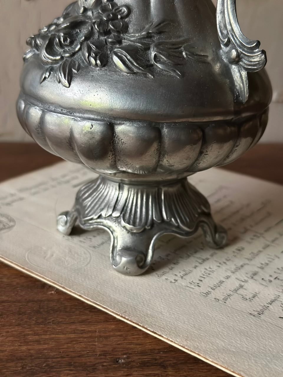 エタンのピシェ 花瓶 花のレリーフ フラワーベース | Brocante de La