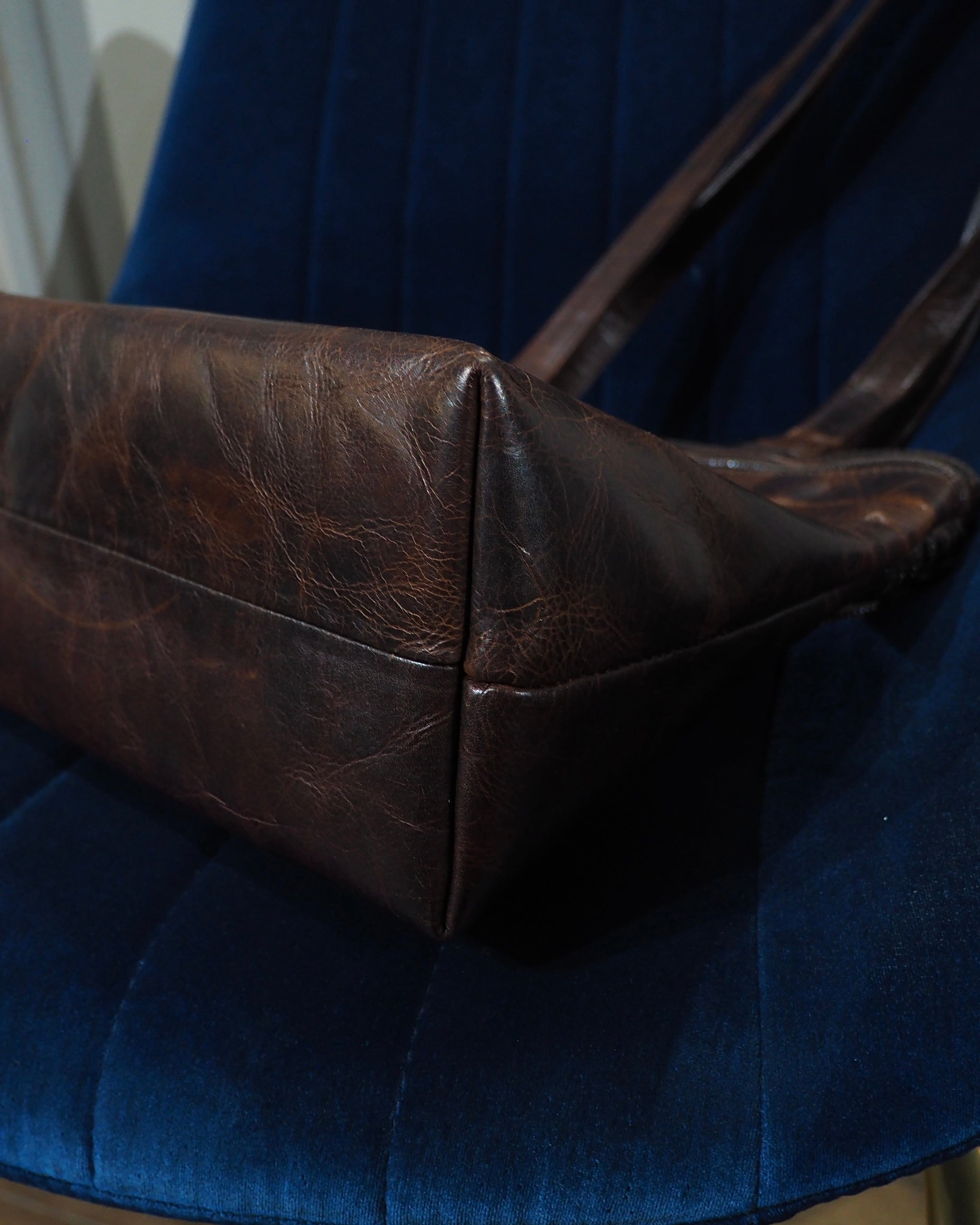 " DINNN " Three Continuing Zip Design Leather Hand Bag