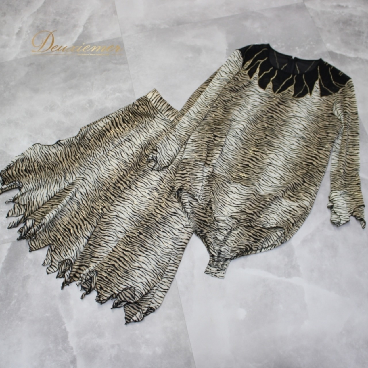 社交ダンス 衣装 ラテン 上下セット ツーピース レッスンウェア パーティ衣装 女性用 オールシーズン U:NA ユーナ ブラック系 ホワイト系 ベージュ系 ファッション ドレス スカート おしゃれ エレガント 派手 目立つ 伸縮性 日本製 夏服 秋服 冬服 春服 ブラック×ベージュ×ホワイト×ゴールド ティーザー用 ダンス用 タイプ別 セットアップ 上下服 レディース 体型カバー ゆったり スタイリッシュ スポーティ