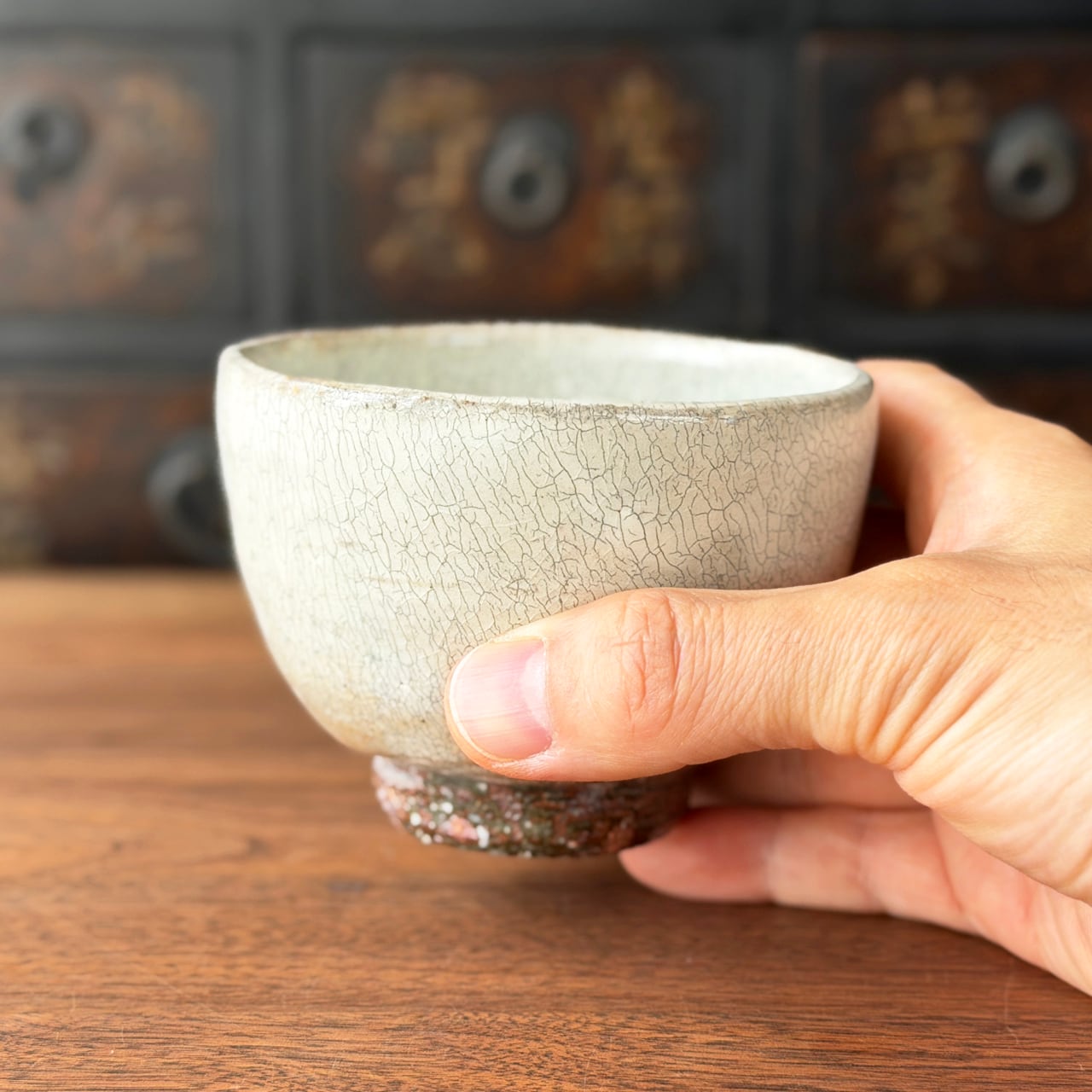 谷井芳山【粉引氷雪白窯変 汲出し碗（レギュラー）】｜ 谷寛窯・信楽焼