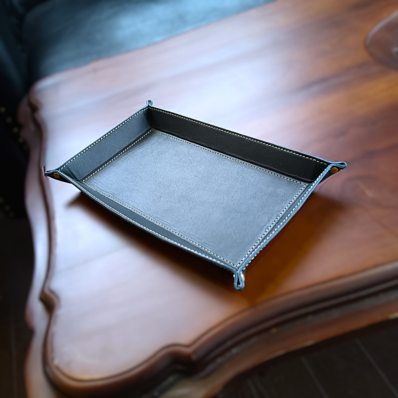 【全て手作りの一点もの革小物】置くだけで日常を彩るマルチキャッシュトレー