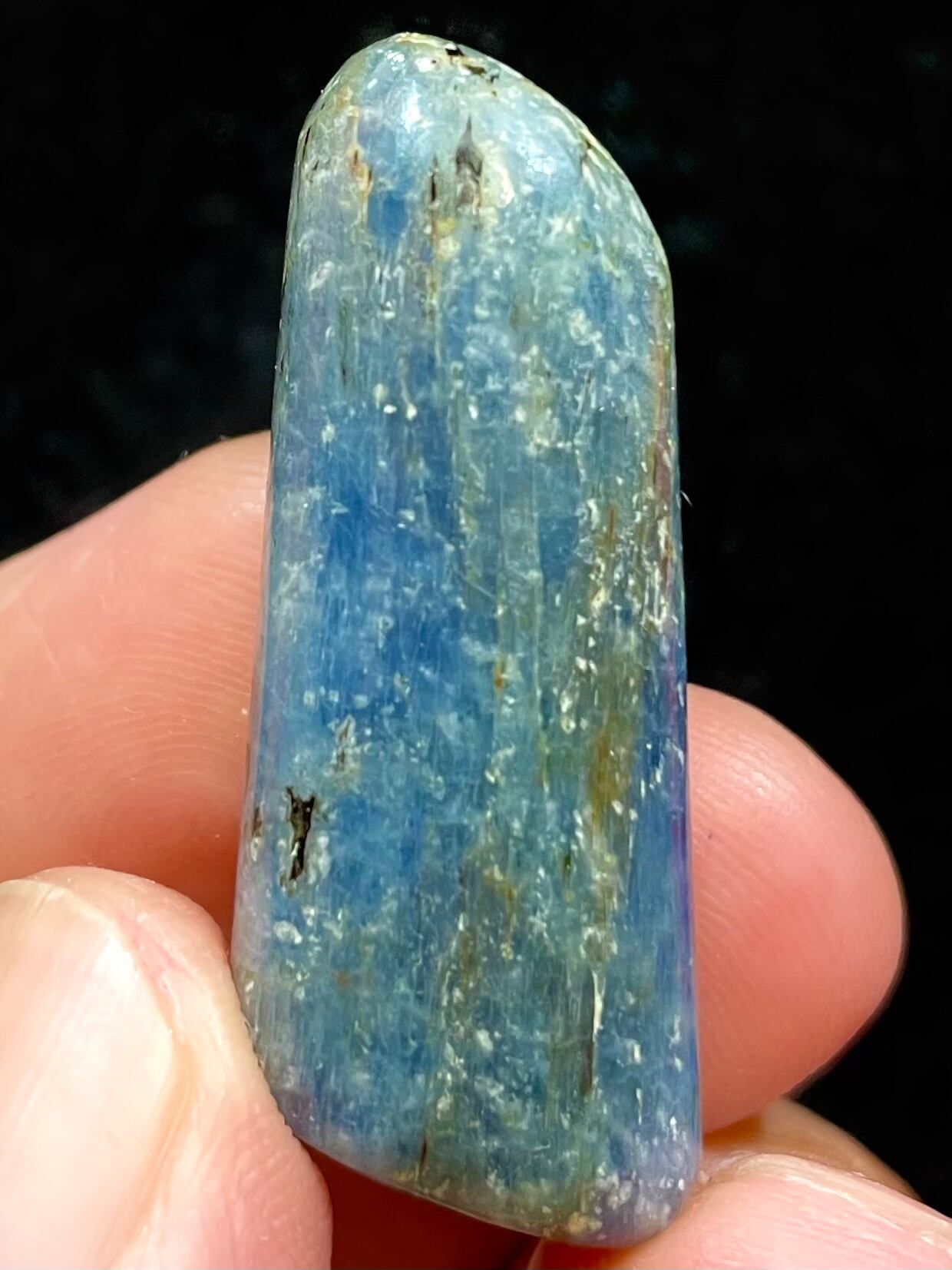 3) カイヤナイト・タンブル