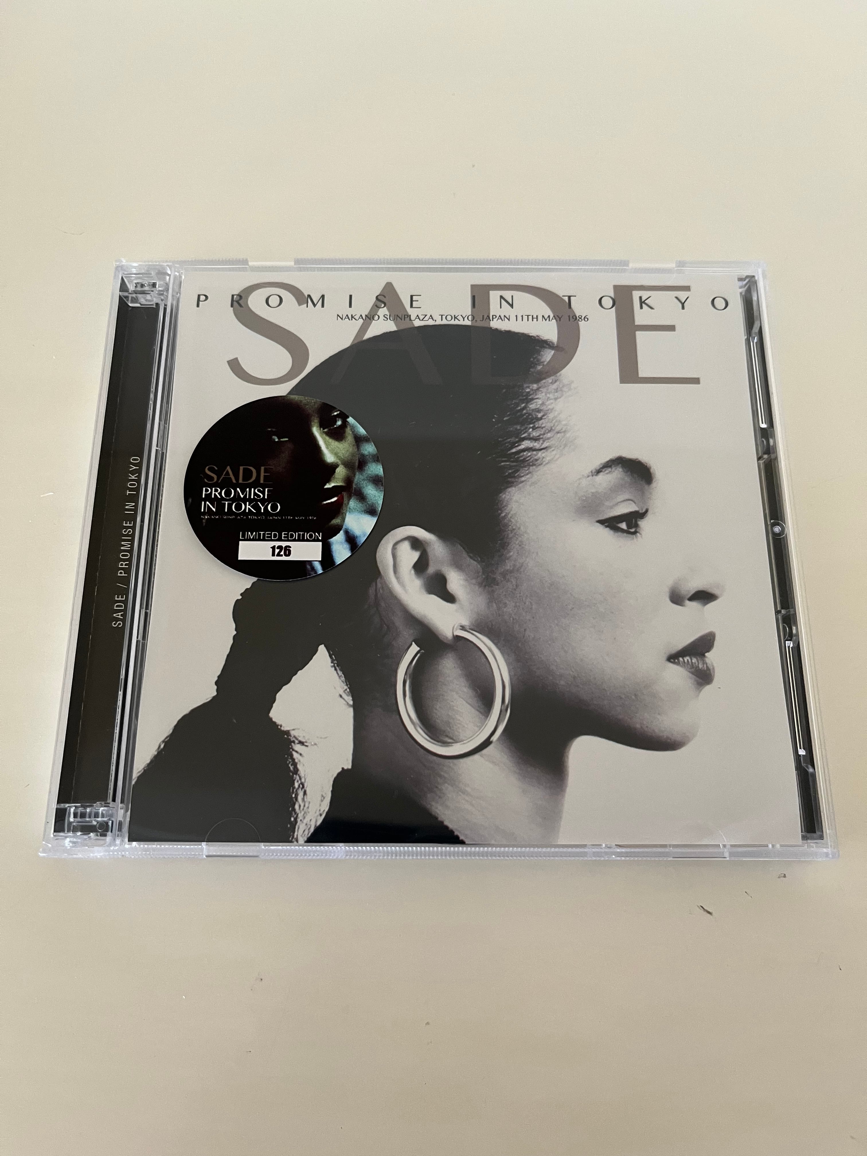 SADE 日本公演パンフレット【1993年】 SADE 日本公演パンフレット【1993年】 SADE 日本公演パンフレットとDVD