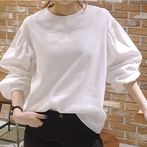 【送料無料】 トップス ブラウス 袖あり 長袖 七分丈袖 ランタンスリーブ バルーンスリーブ クルーネック プルオーバー ドレープ オーバーシルエット 薄手生地 かわいい 大人可愛い 大人女子 こなれ感 シンプル カジュアル 大人 上品 おしゃれ お洒落 ラフ コンサバ 無地 ギャザー 春 20代 30代 40代 レディース 女性用 ママ ママ服 ママファッション デート お出かけ お茶会 女子会 休日 着回し プチプライス デイリーユース 普段使い 韓国 オルチャン ファッション 定番アイテム 着痩せ