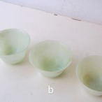 ホワイトグリーンな石の杯