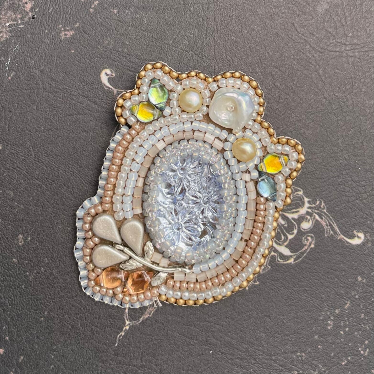 ミモザ ビーズ 刺繍 ブローチ ハンドメイドアクセサリー ミモザ ビーズ 刺繍 ブローチ ハンドメイドアクセサリー