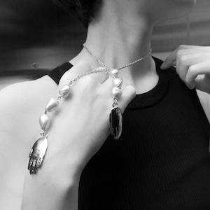 hand clap big pearl necklace silver