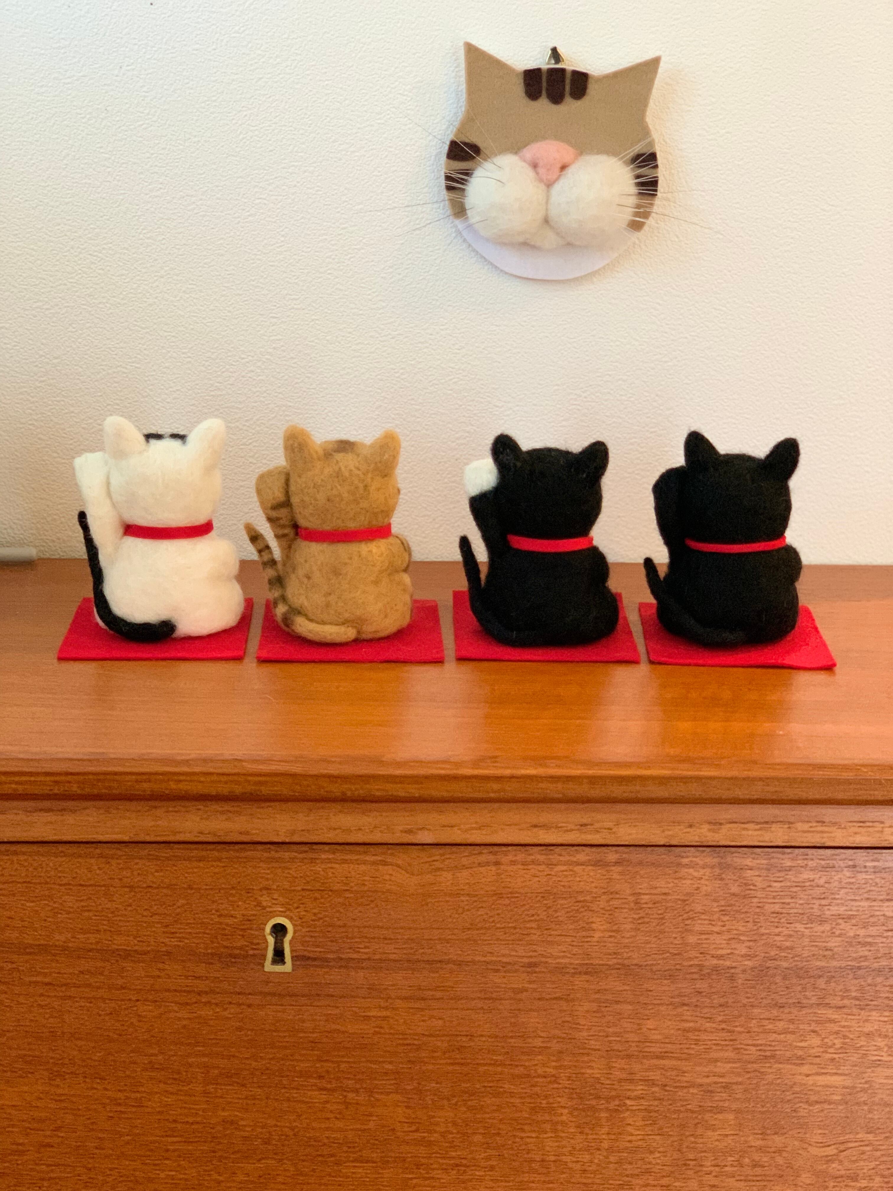 招き猫　羊毛フェルト　4点セット　猫　置物　ハンドメイド　ハチワレ猫　縁起物 羊毛フェルトでハチワレ猫ちゃんを制作しました。 本日ヤフオクに出品