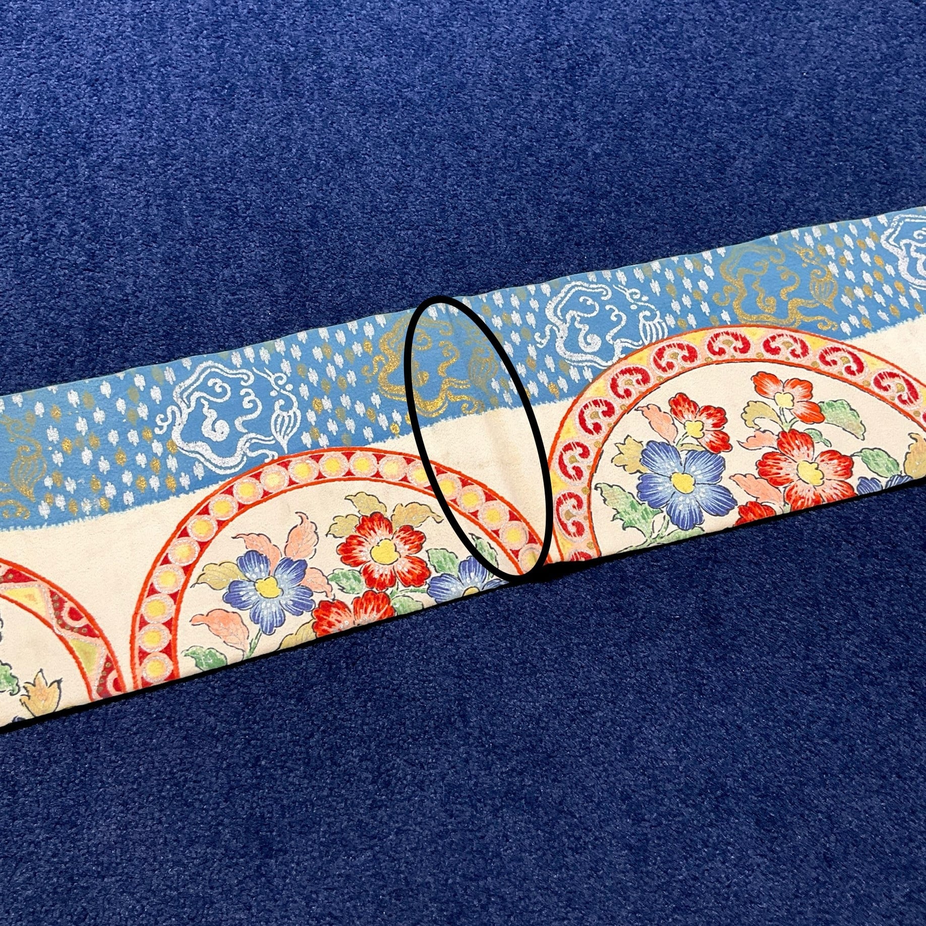 夏帯　アンティーク　染め絽刺繍丸帯　約31㎝×約392㎝　2686 異国の円窓＊水色 花 華 丸紋 紋章 オリエンタル 東洋 刺繍 染め帯