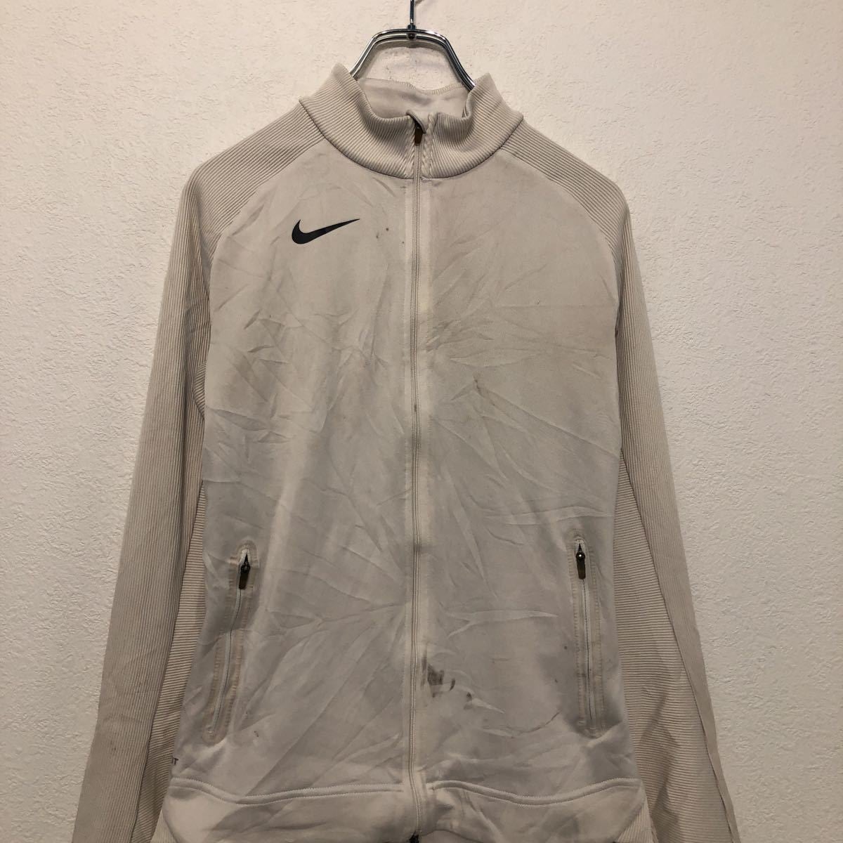Nissy 着用 Nike ホワイト ジップアップジャケット M Nissy 着用 Nike ホワイト ジップアップジャケット M