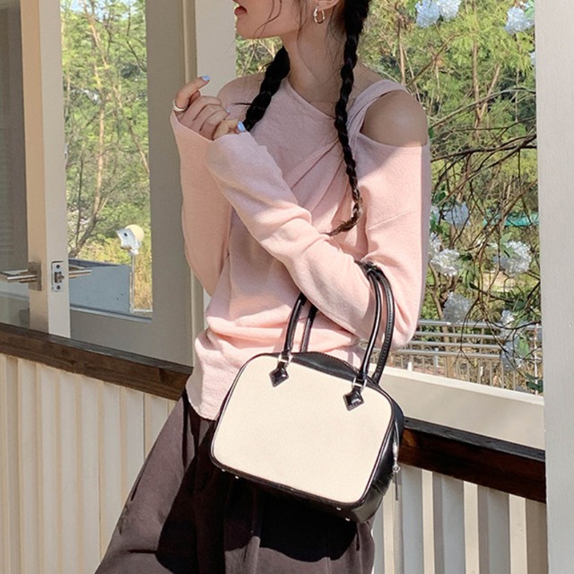 asymmetrical-neck cutout knit　J00523