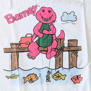 【 Barney & Friends ( バーニー&フレンズ ) 】Barney fishing Tシャツ / バーニー 釣り〚アメリカン雑貨 アメトイ〛