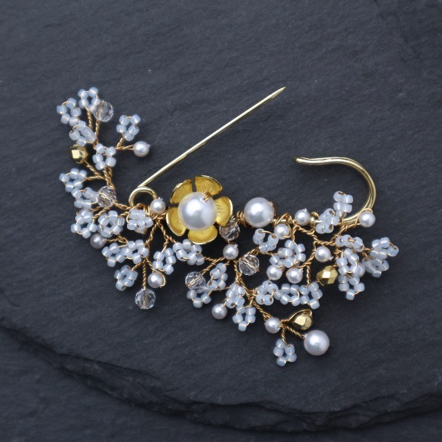 パールとビーズの野花のブローチ ゴールド04 | ハンドメイドの  