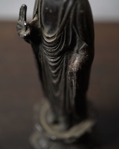 阿弥陀如来立像　金属