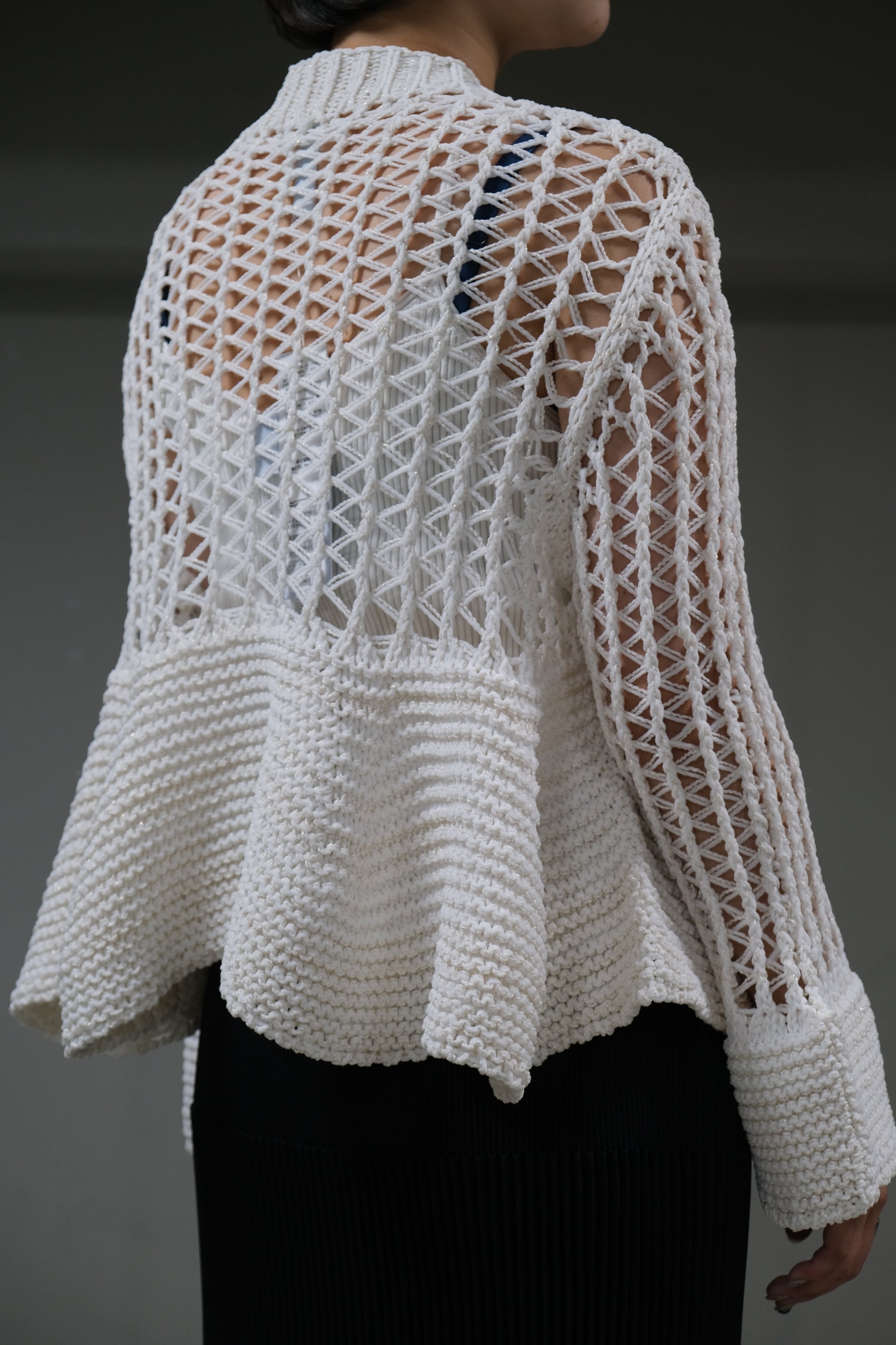 CFCL】POTTERY LOW GAUGE GLITTER ZIP CARDIGAN -white-gold- | loop