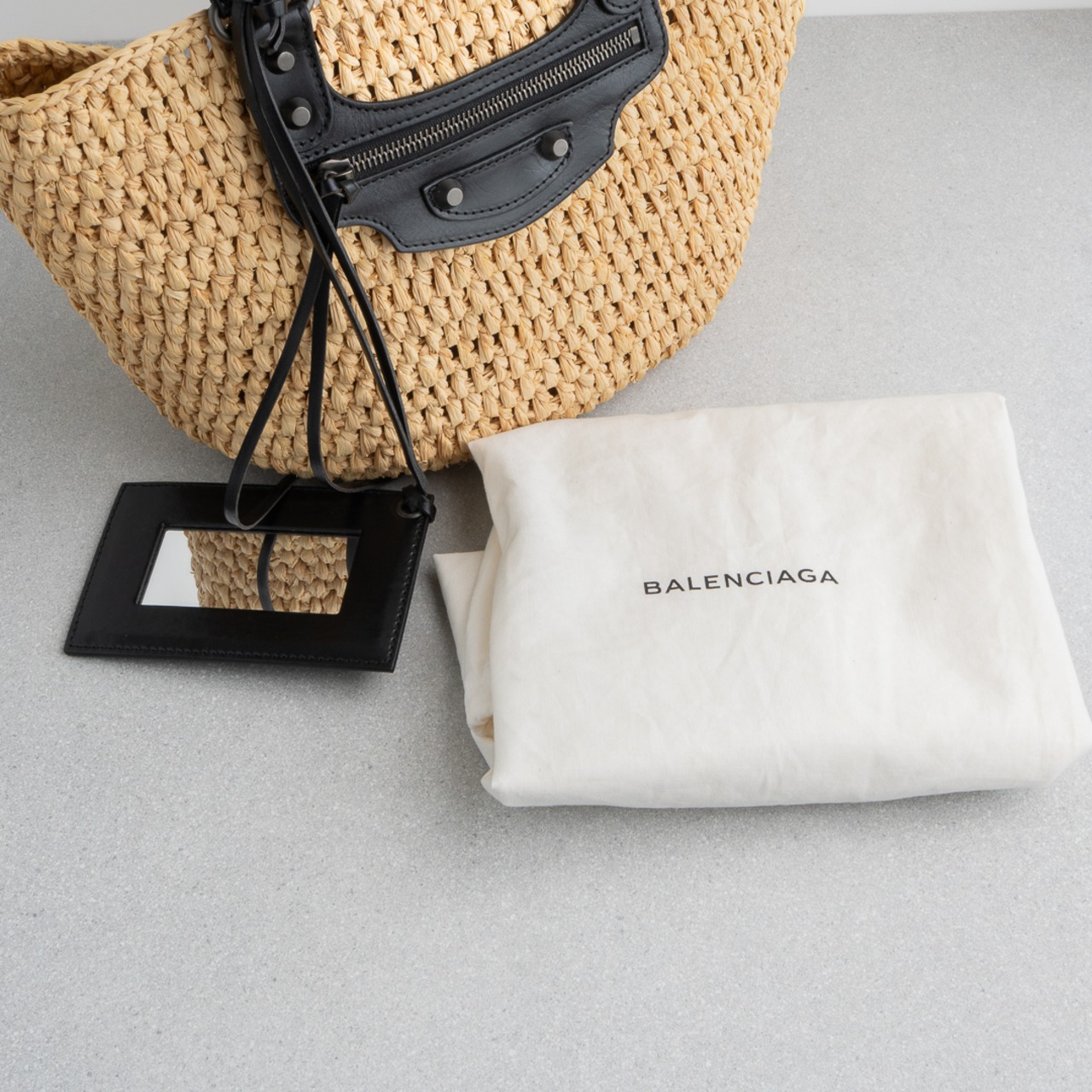 バレンシアガ パニエXS ラフィア ショルダーバッグ