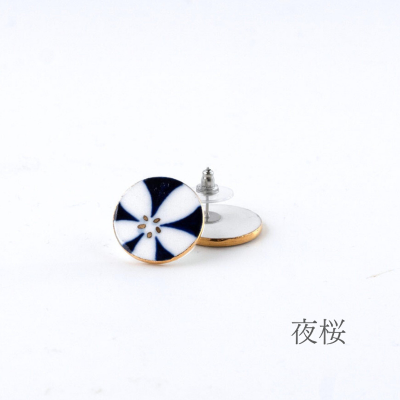 手描きの丸いタイル　ピアス/イヤリング