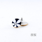 手描きの丸いタイル　ピアス/イヤリング
