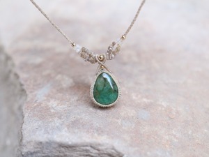 2 エメラルド × 原石ダイヤモンド　ネックレス