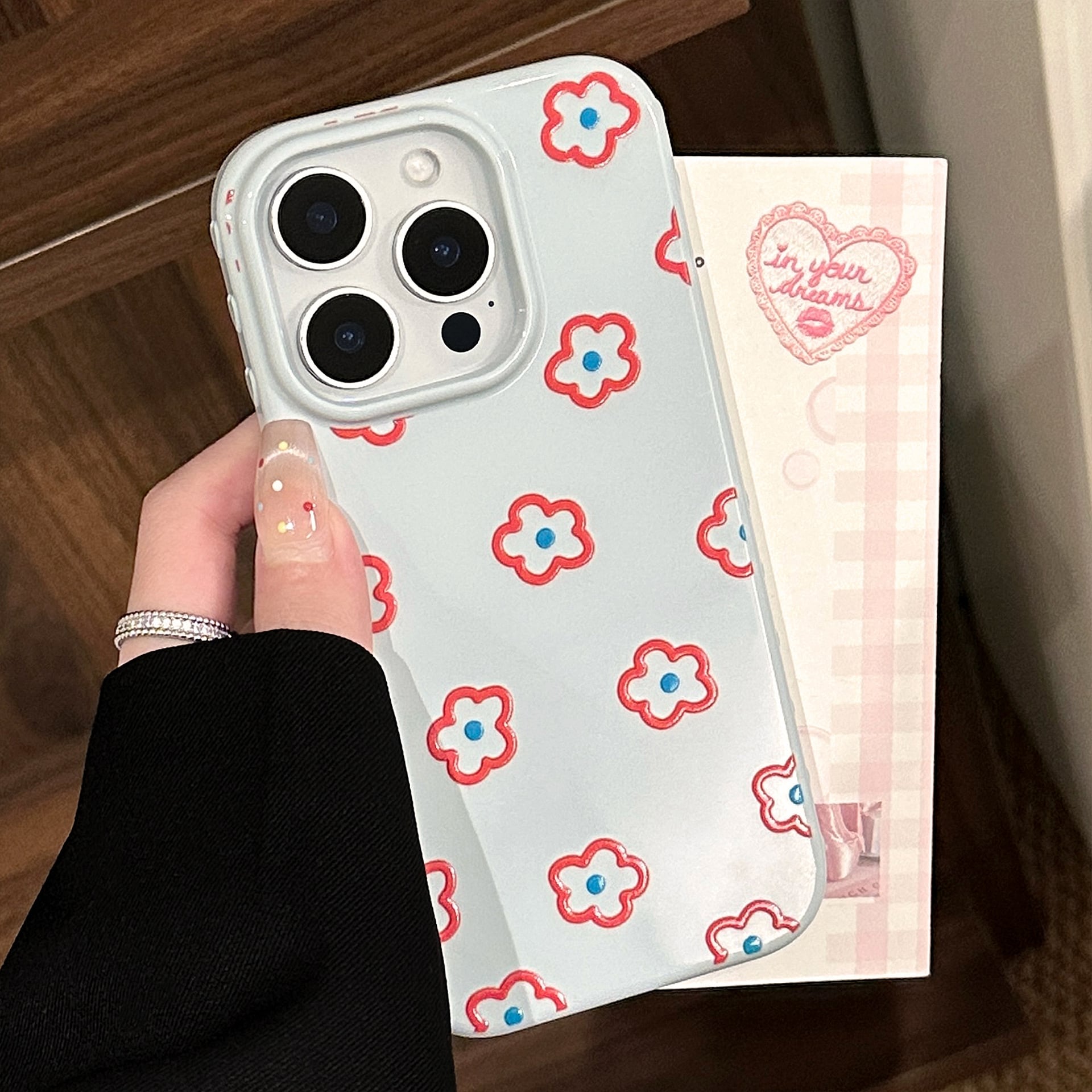 iPhone17~12対応】スモーキーブルー×赤い花柄◎おしゃれで個性的な