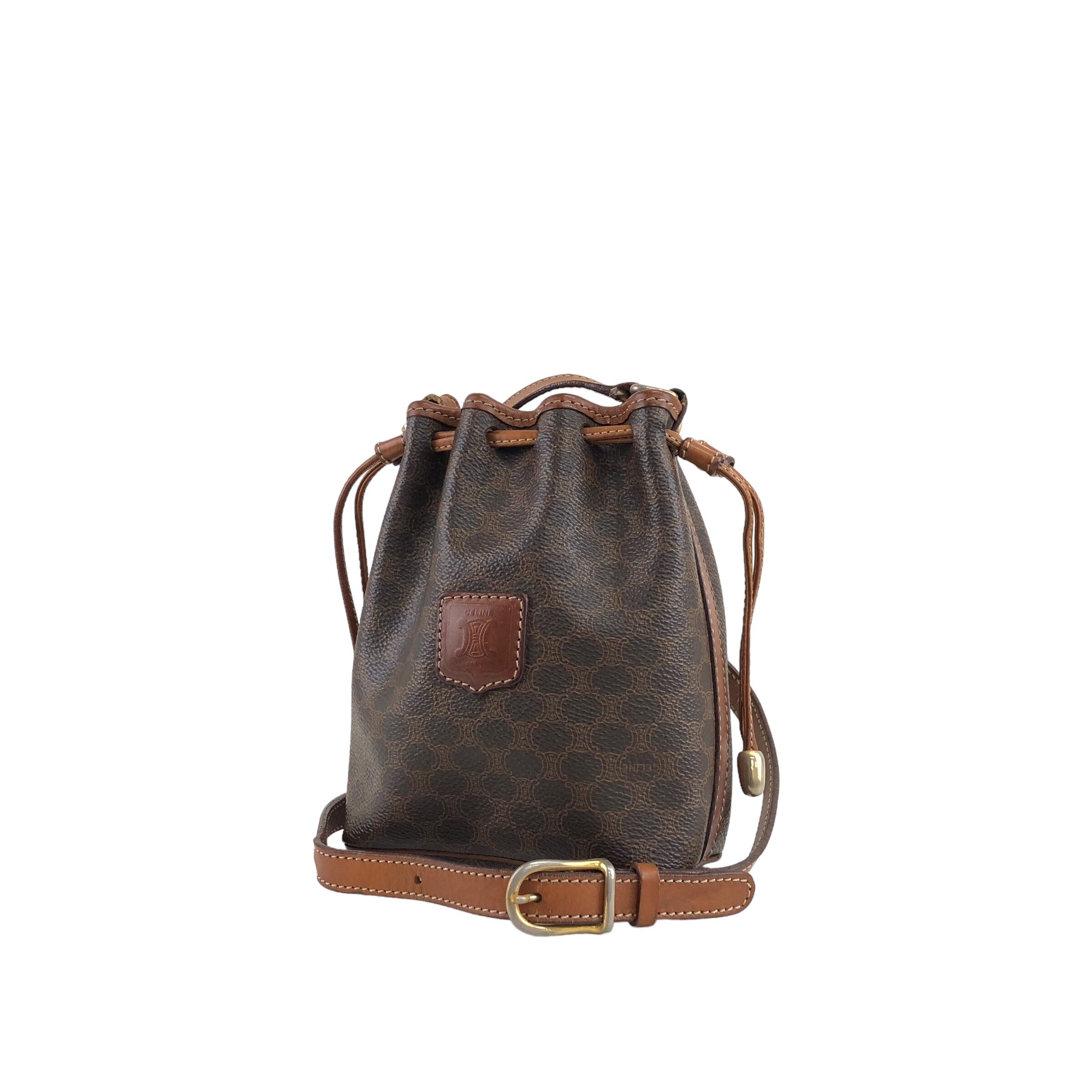 CELINE セリーヌ マカダム  ショルダーバッグ ブラウン ブラゾン型押し PVC/レザー 巾着 ミニバッグ wt5bvk CELINE セリーヌ マカダム ショルダーバッグ ブラウン ブラゾン型押し