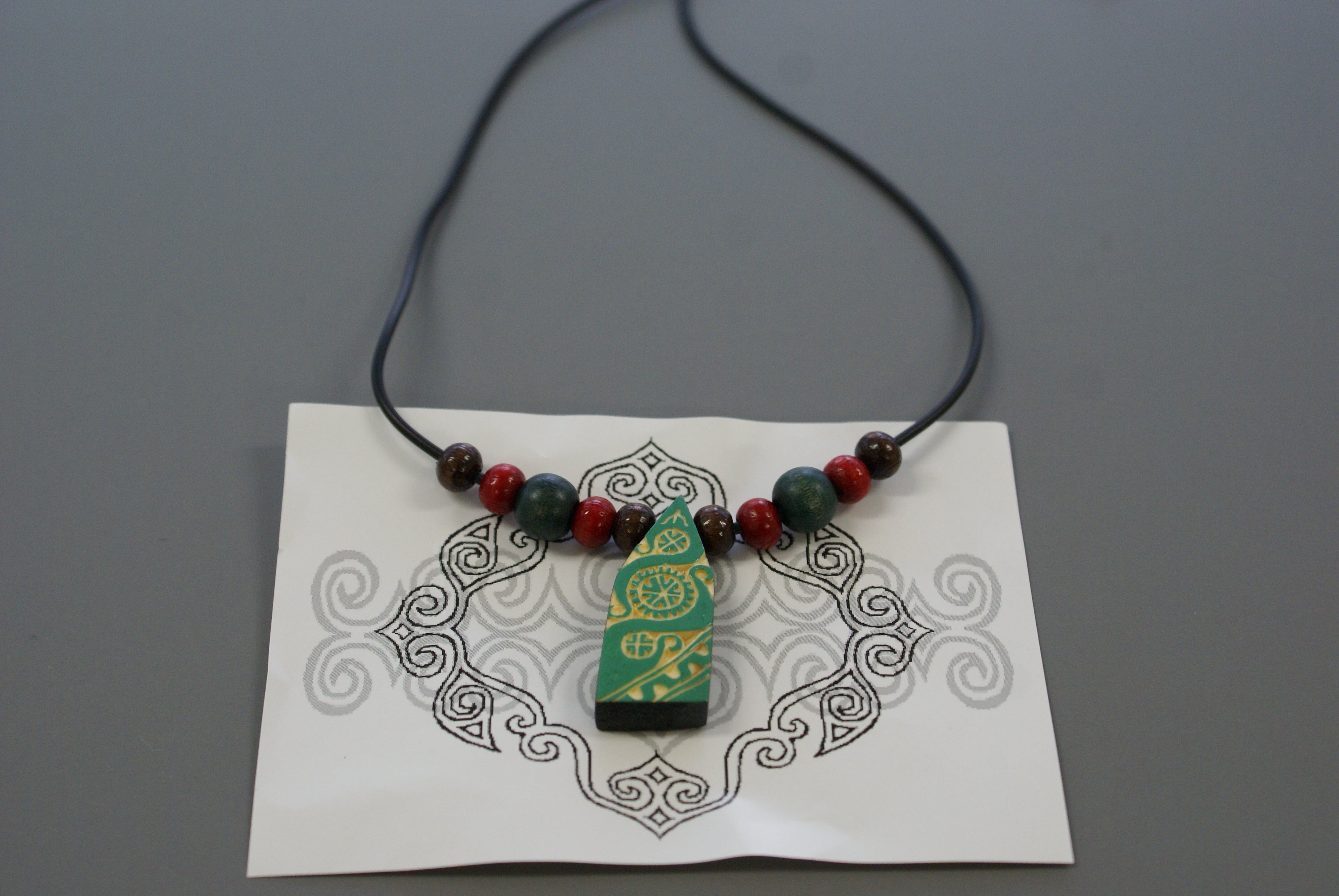 木彫りのネックレス(緑) Wood carving necklace(green) 【さっぽろ
