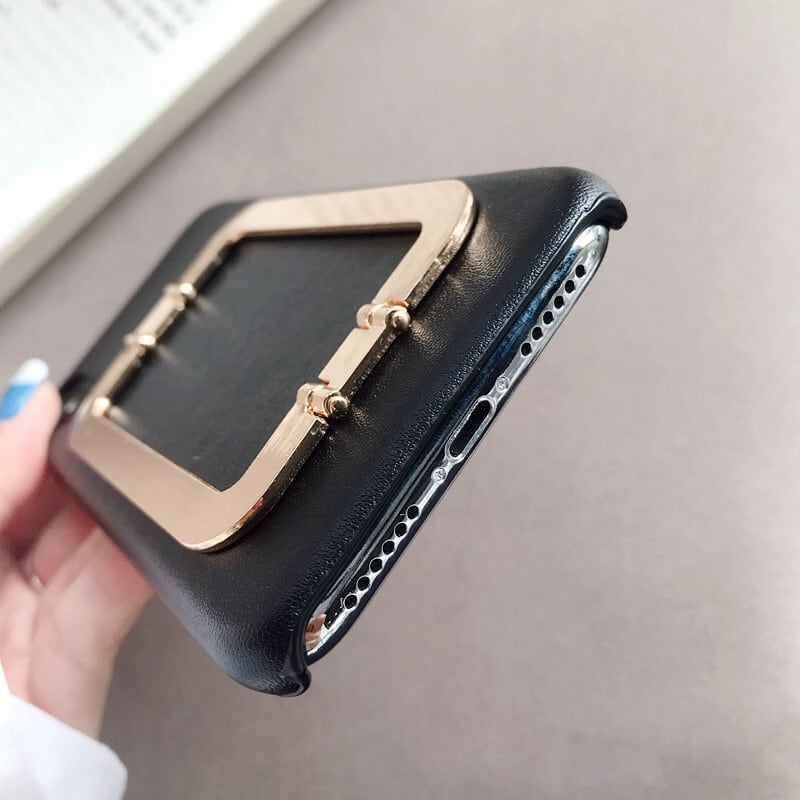 金属ベルト付き iPhone xs xr 11 11proケース 白 黒 女子 芸能人愛用