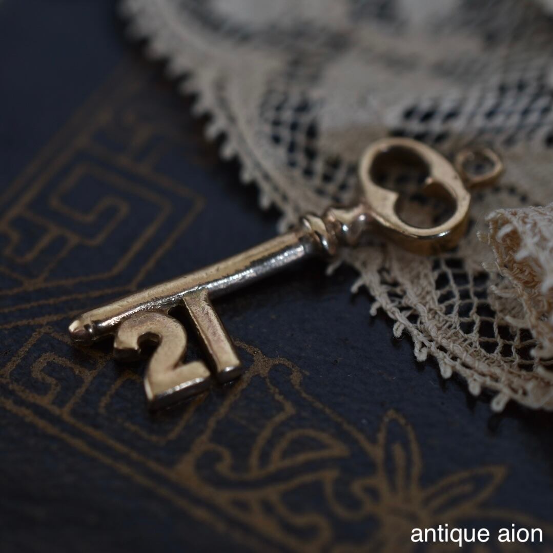 英国ヴィンテージ 1960年 ロンドン製 9ct ゴールド「21」バースデー