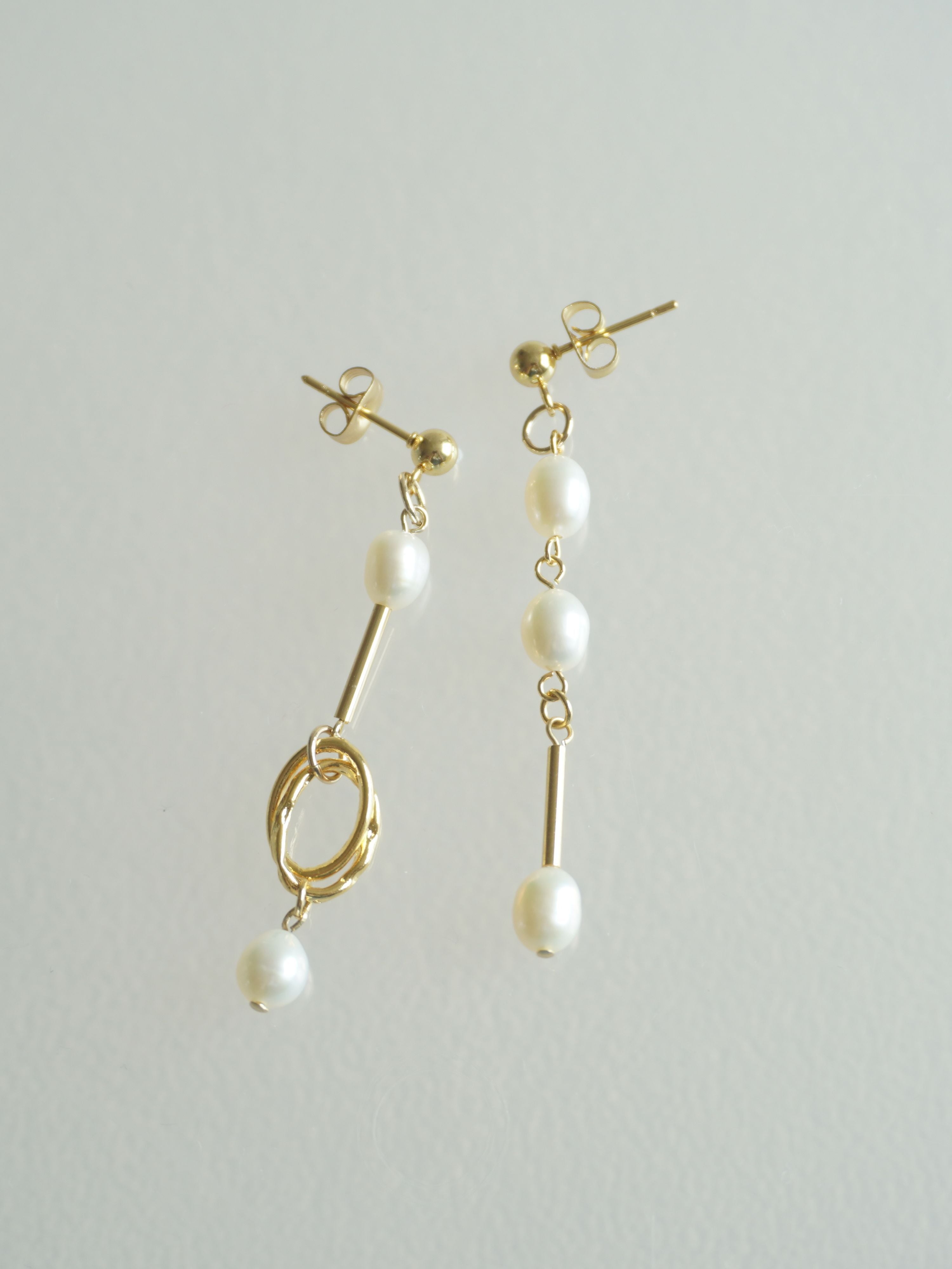 アシンメトリーパールピアス