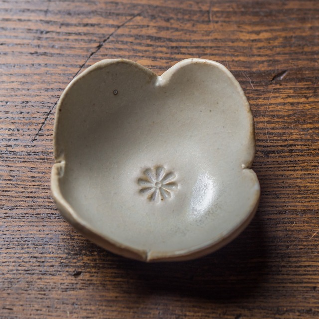 白釉 花形小鉢／阿部 恵里