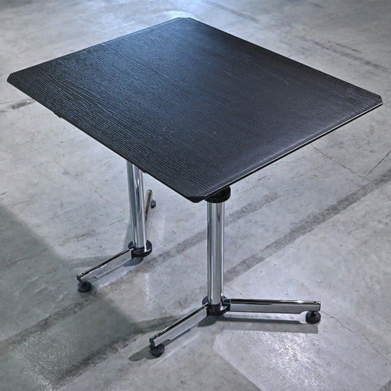 スイス USM「Kitos」テーブル スクエア デスク 机 書斎 ミーティング 会議 オフィス インテリア 四角形 haller ハラーシステム キトス【中古家具/中古インテリア/USED家具ユーズド家具/リサイクル】