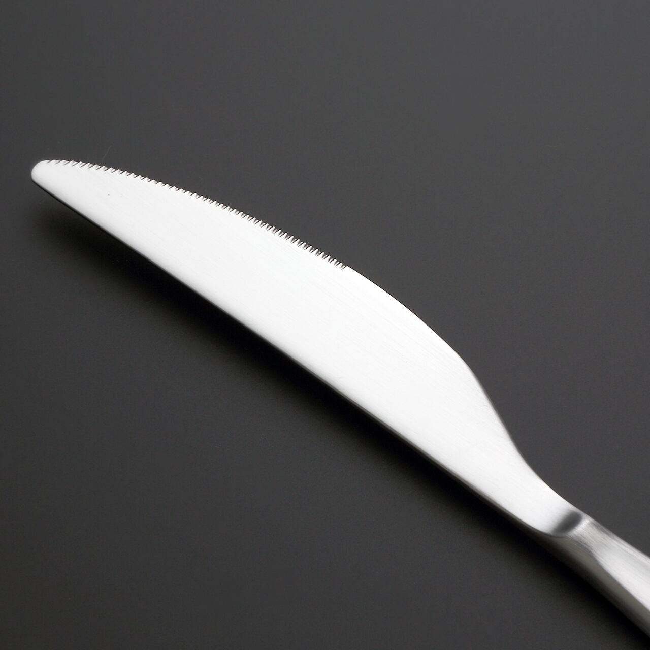 〈メテオラ・サテン仕上〉デザート(ディナー)ナイフ／共柄・鋸刃 No.12611120 LUCKYWOOD｜ラッキーウッド