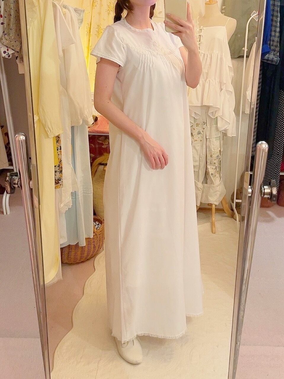 white lace embroidery sleeve less neglige