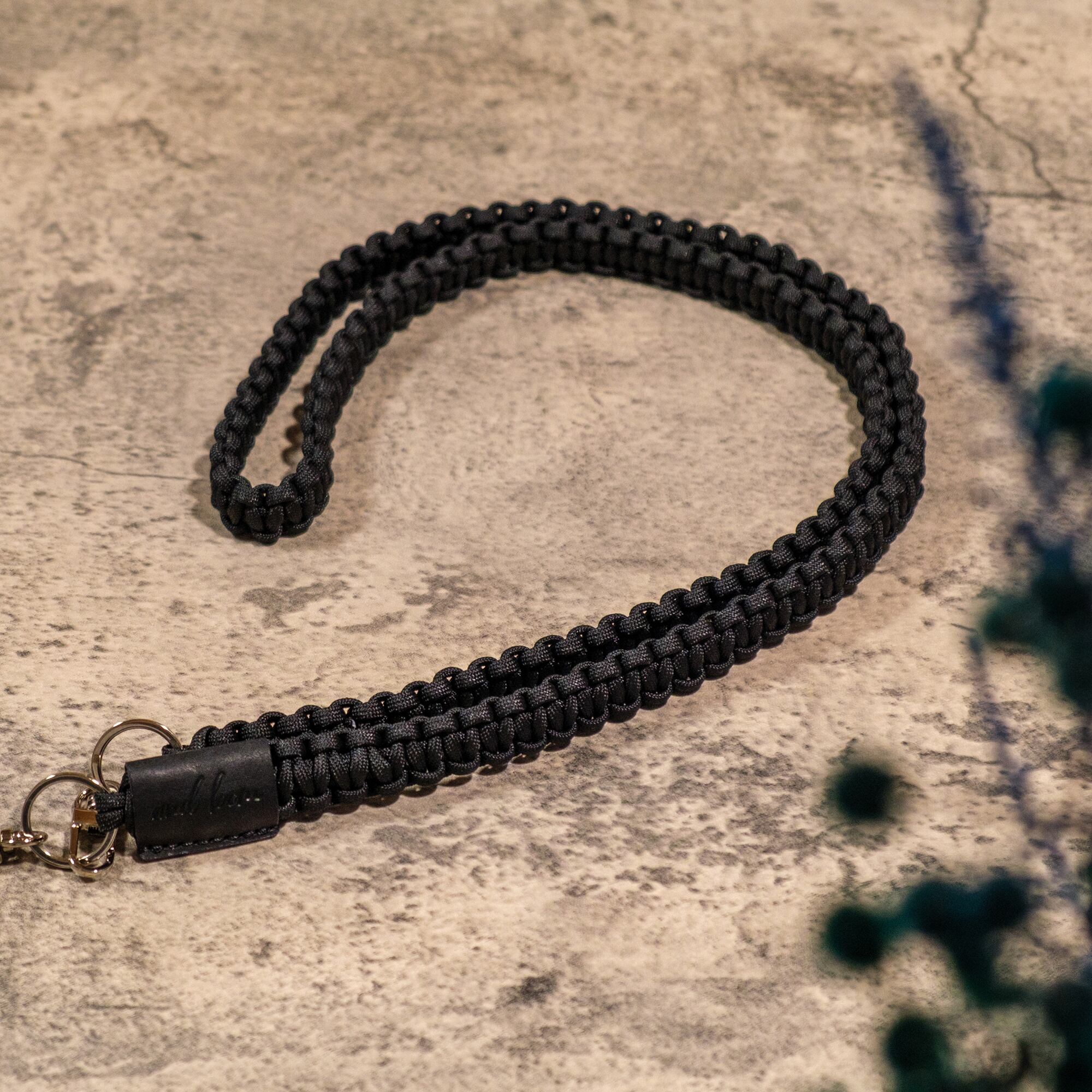 パラコード　スマホストラップ パラコードスマホストラップ✳︎太め・115cm✳︎黒+ピンク