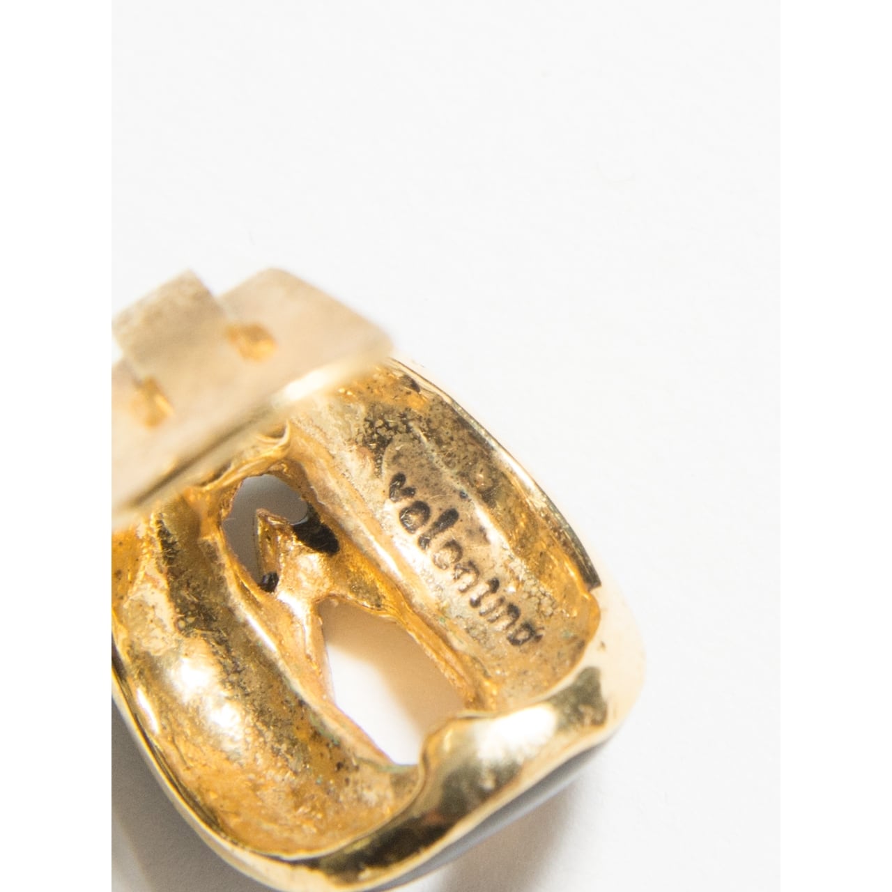 【valentino】V logo gold earrings(ヴァレンティノ Vロゴゴールドイヤリング)3a