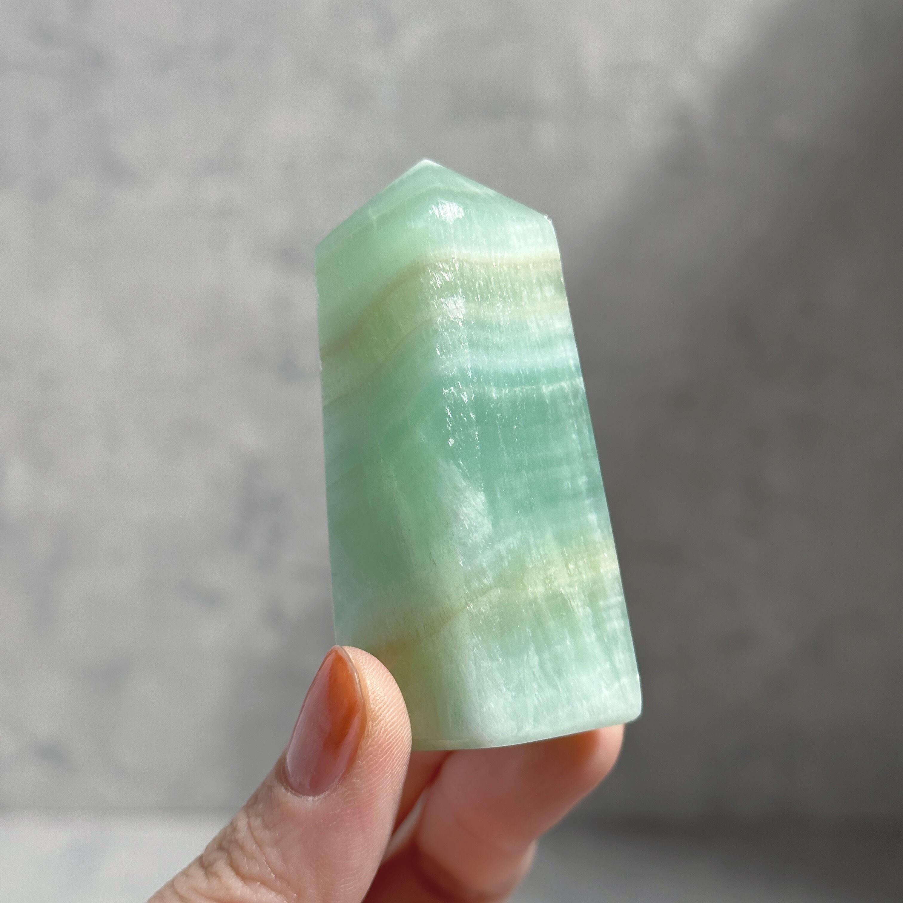 ピスタチオカルサイト タワー72◇Pistachio Calcite◇天然石・鉱物