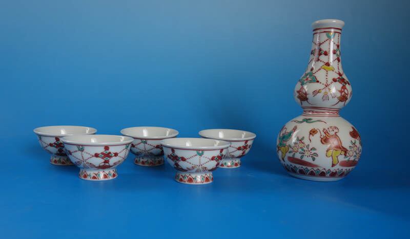 九谷焼色絵 更紗小紋 角香炉 金襴手武腰敏昭 日本芸術院賞受賞 2412