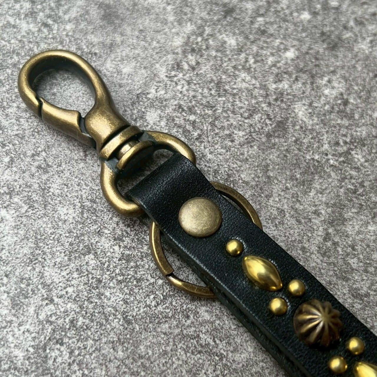 栃木レザー】片面スタッズキーホルダー T15-2 | Ace leather