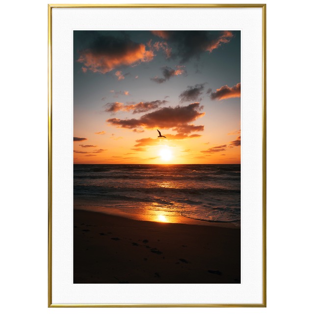 夕日写真 夕焼けの海岸を飛ぶ鳥 インテリアアートポスター額装 AS1656