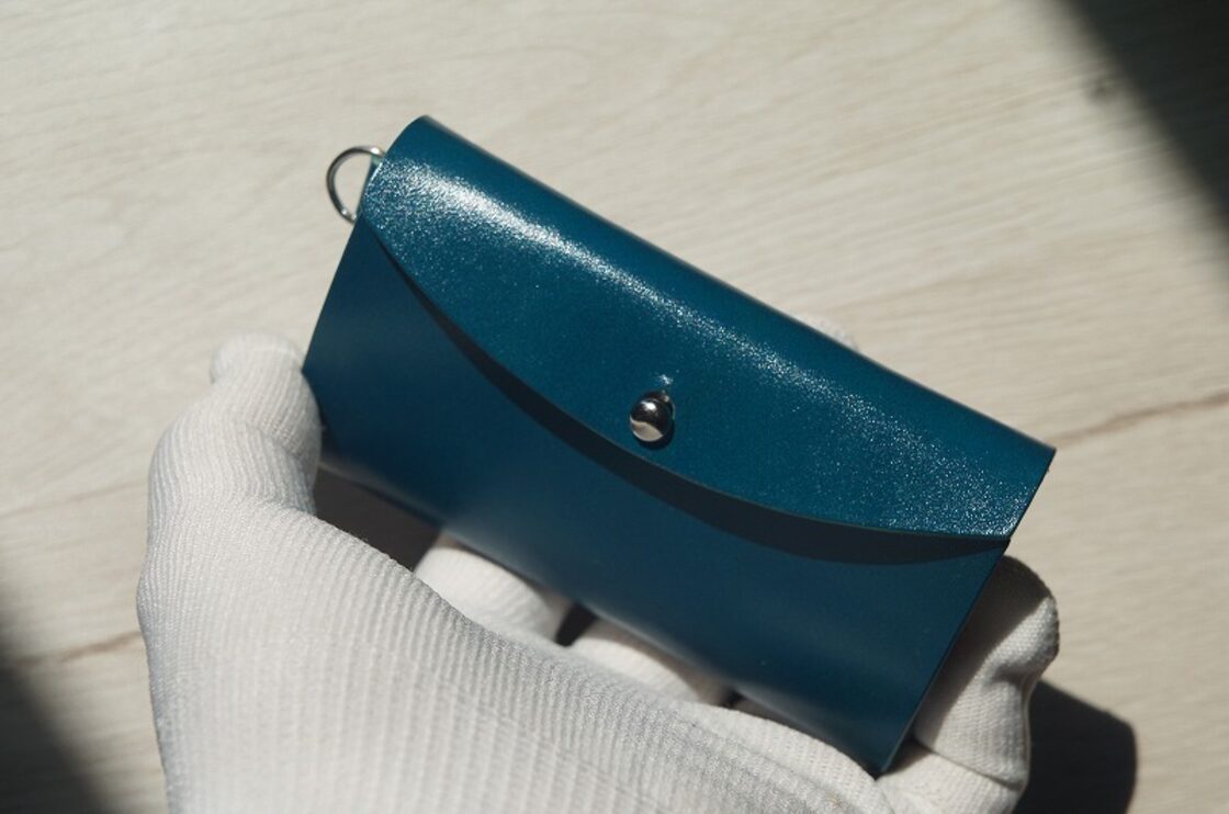 ルガトショルダーのシンプルコインキャッチャー【琉球ブルー】 | Pay ID 