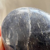 希少*トロレアイトパーム*スコルザライト(鉄天藍石)インクォーツ*天然石インテリア*天然石置物*握り石*2303151