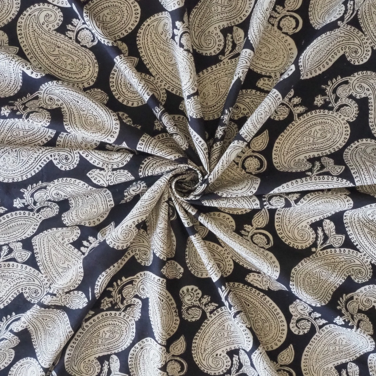 ブロックプリント生地【50cm単位】インド綿  ペイズリー柄 黒×生成り #36210-BK1