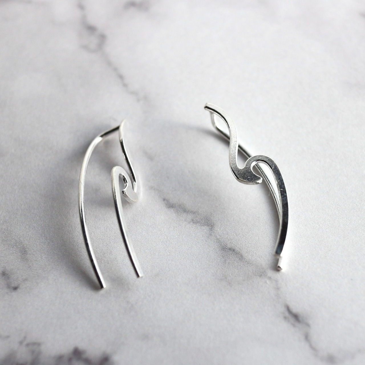 うねりラインイヤーカフ