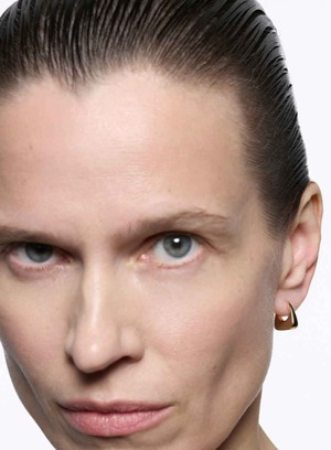 MARIA BLACK マリア・ブラック/ Tote Huggie Pierced Earring - Yellow Gold/ ピアス