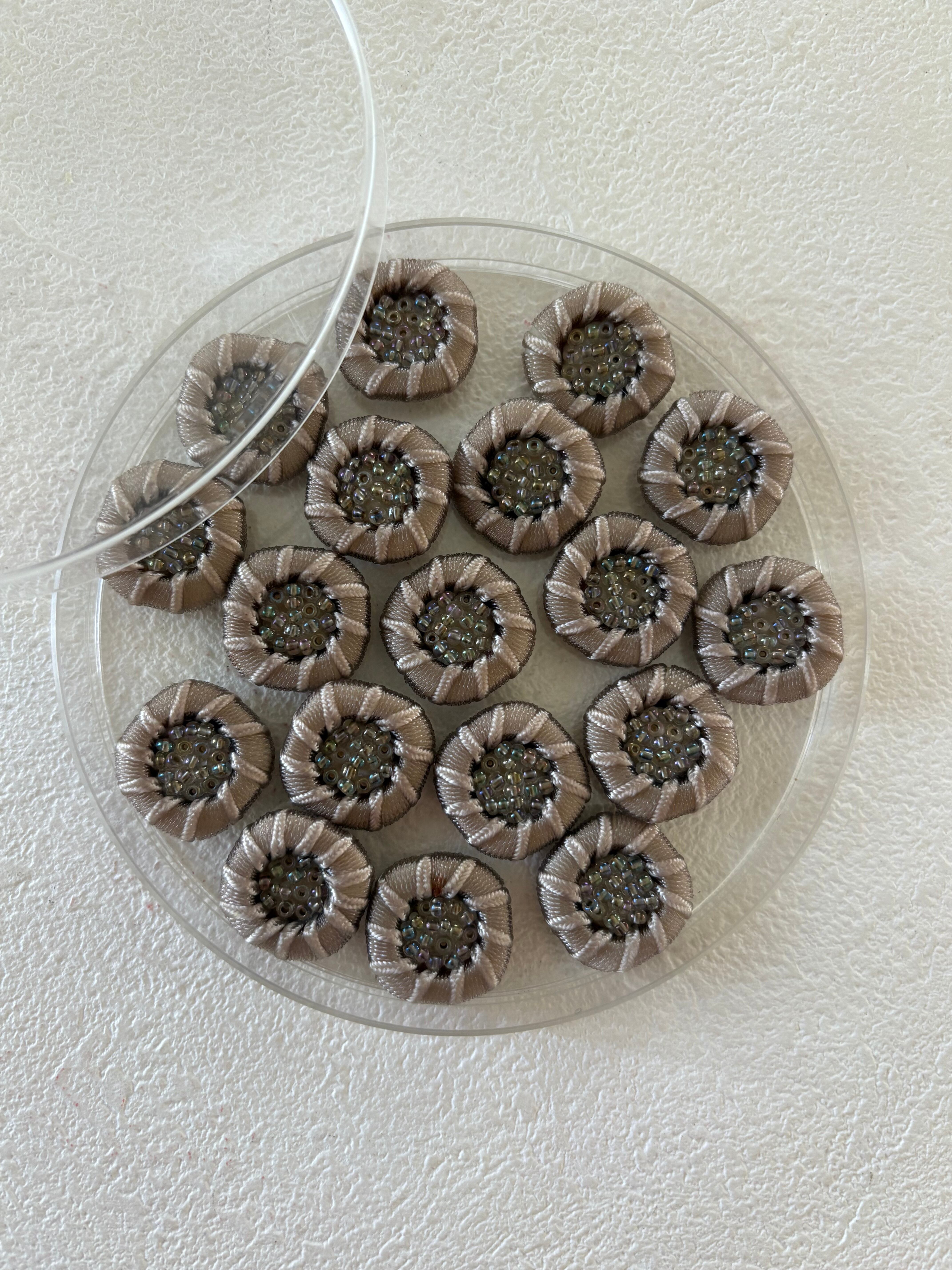 Japanese Vintage ボタン コードボタン 16mm ビーズ ブラウンベージュ デッドストック アクセサリーパーツ 装飾材 カルトナージュ