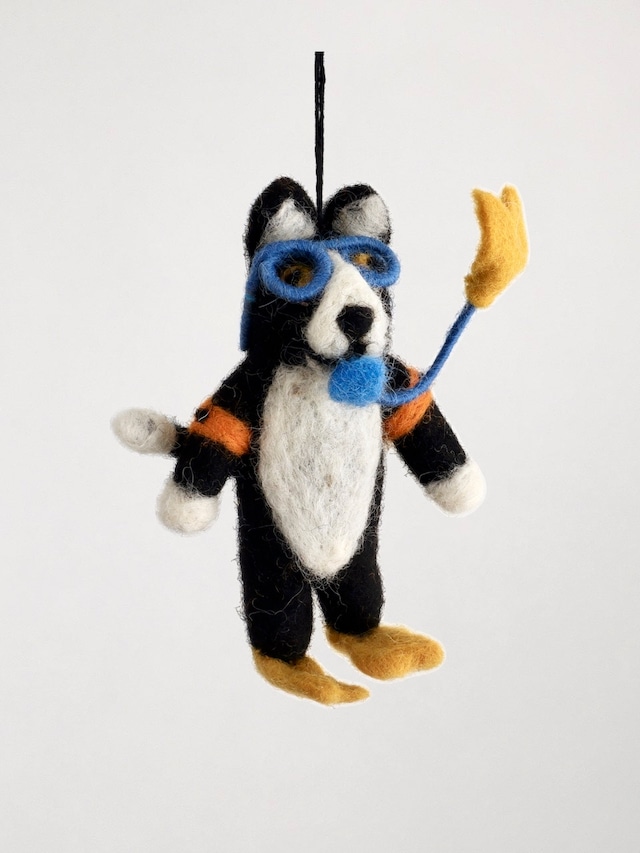 「スノーケリング キャット」  フェルトオーナメント / "Snorkeling Cat" Handmade Felt Hanging Decoration